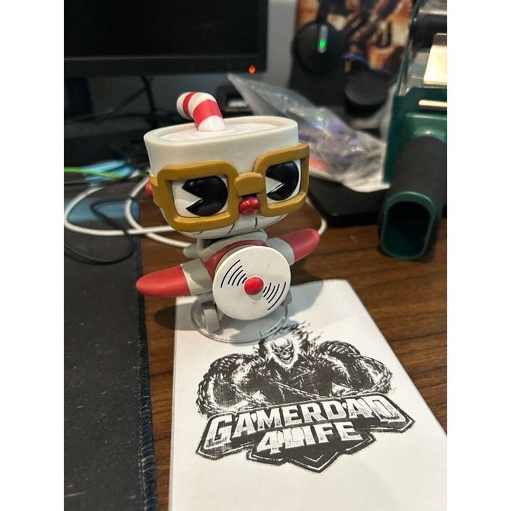 Funko Pop! Games - Cuphead: Aeroplane Cuphead  # 415 Loose Mint W/Stand!!